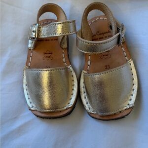 La Coqueta Gold Sandals ~ Toddler Size 21 ~ Like New!